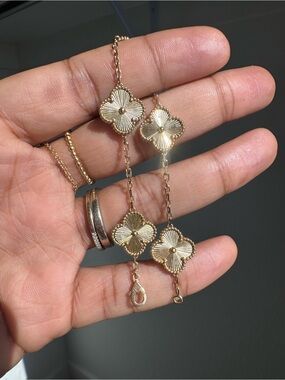 18k solid gold designer INSPIRED vintage Alhambra clover bracelet.